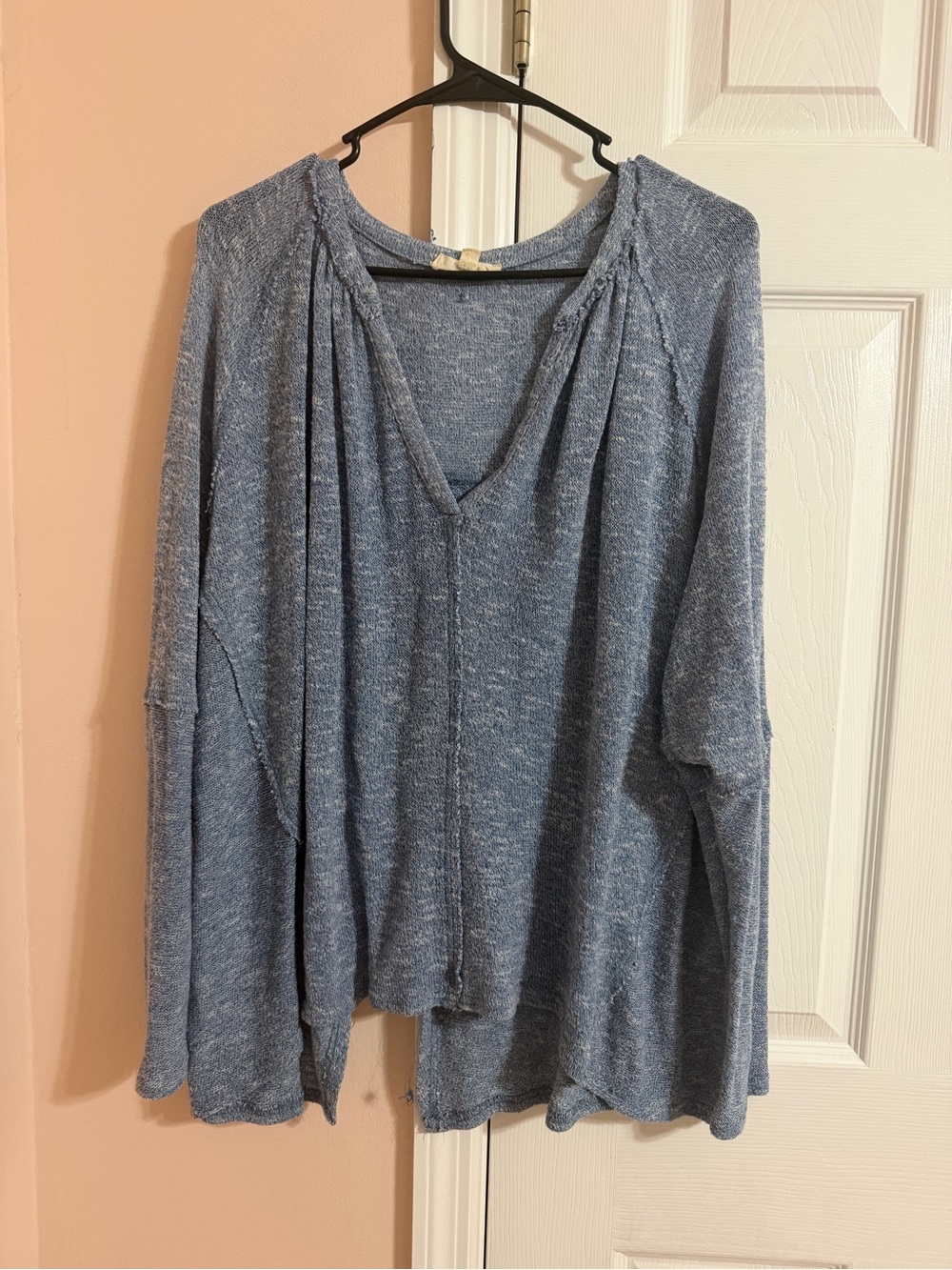 Relaxed V-Neck Knit Pullover Top in Heather Blue